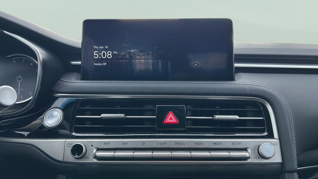 Used 2025 Genesis G70 2.5T image 17