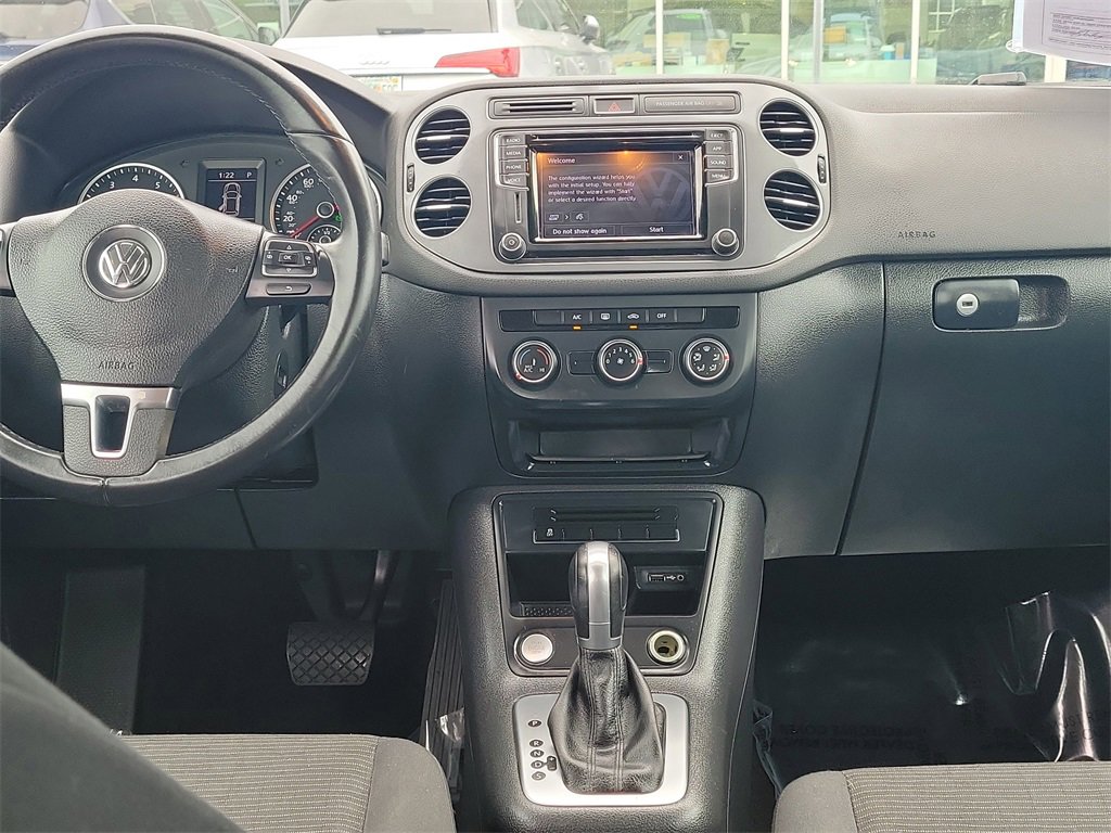 Used 2017 Volkswagen Tiguan Limited w/ Premium Package image 16
