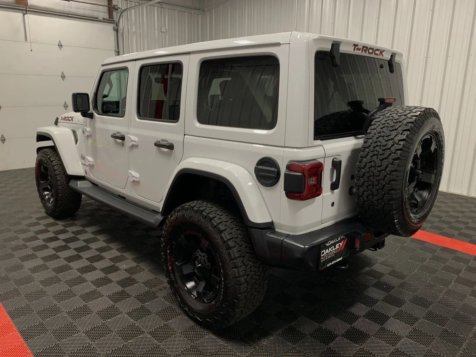 Used 2019 Jeep Wrangler Unlimited Sahara w/ Dual Top Group image 6