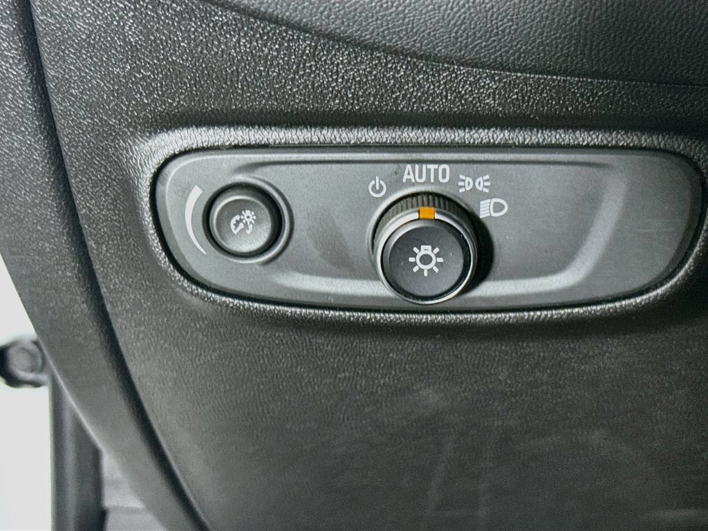Used 2018 Chevrolet Equinox LT FWD image 17