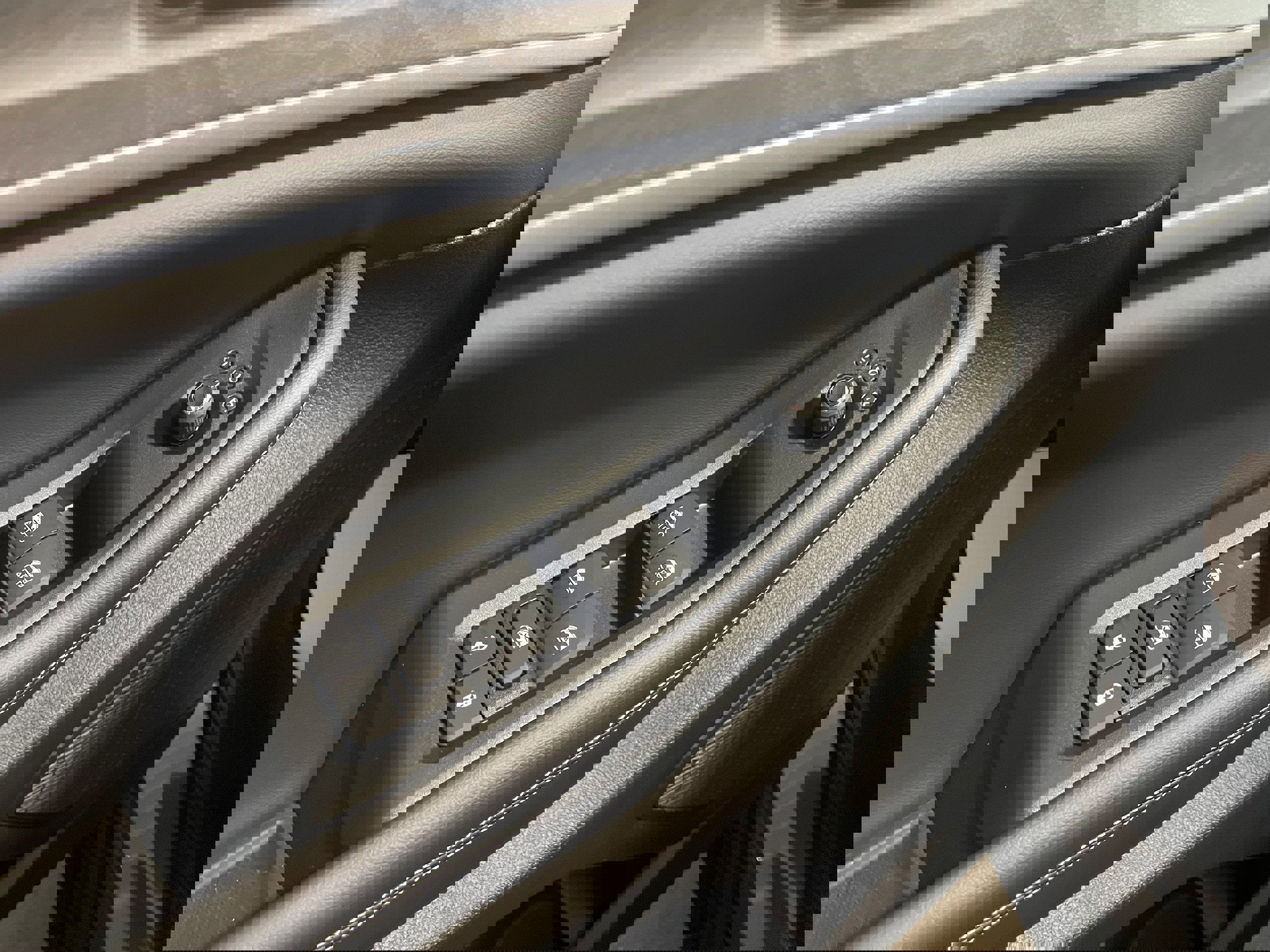 New 2025 Jeep Grand Cherokee L Limited image 9