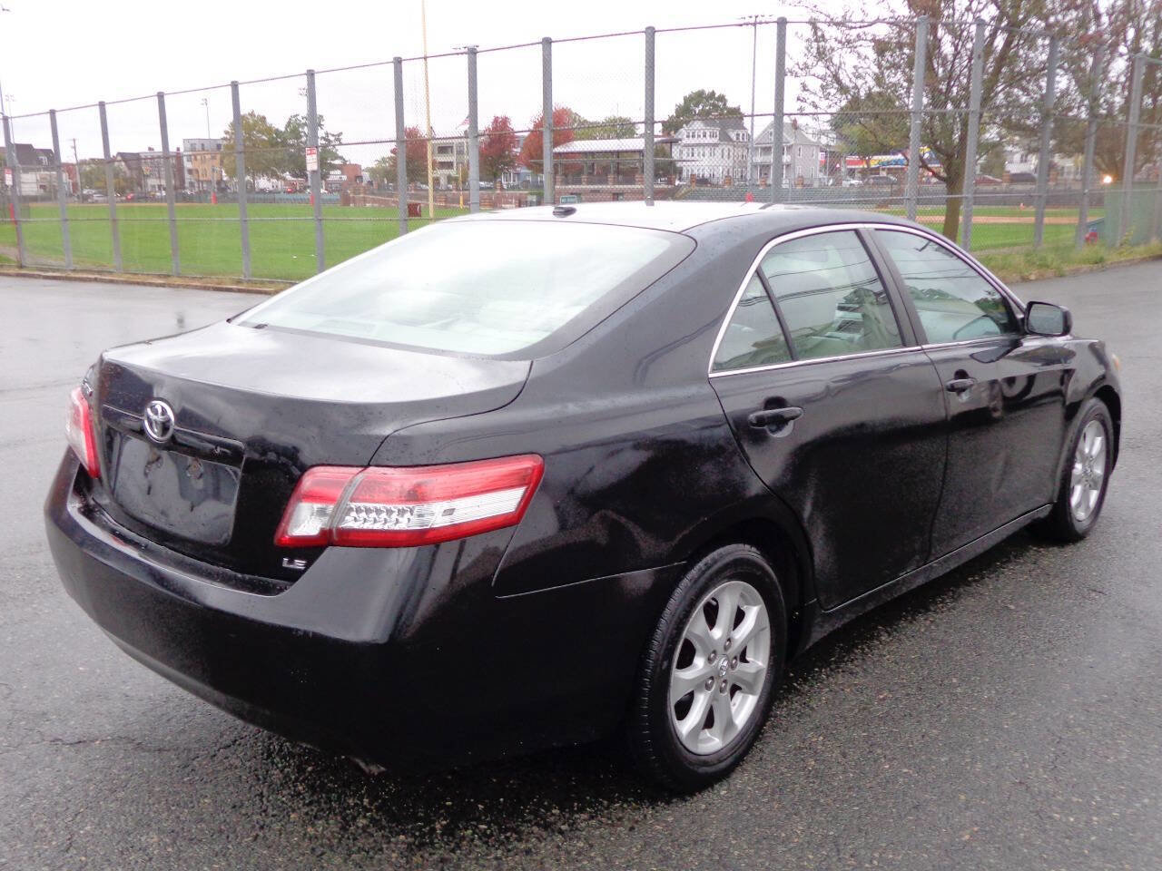 Used 2011 Toyota Camry LE image 3
