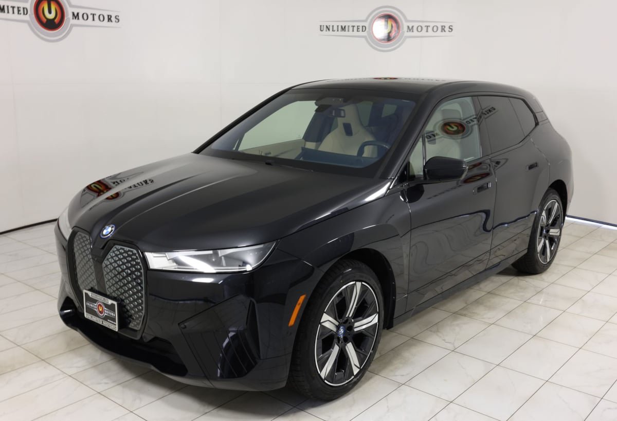 Used 2024 BMW iX xDrive50 w/ Premium Package AWD/4WD image 35
