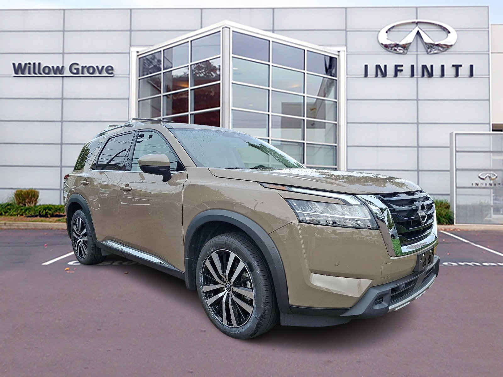 Used 2024 Nissan Pathfinder Platinum AWD/4WD image 1