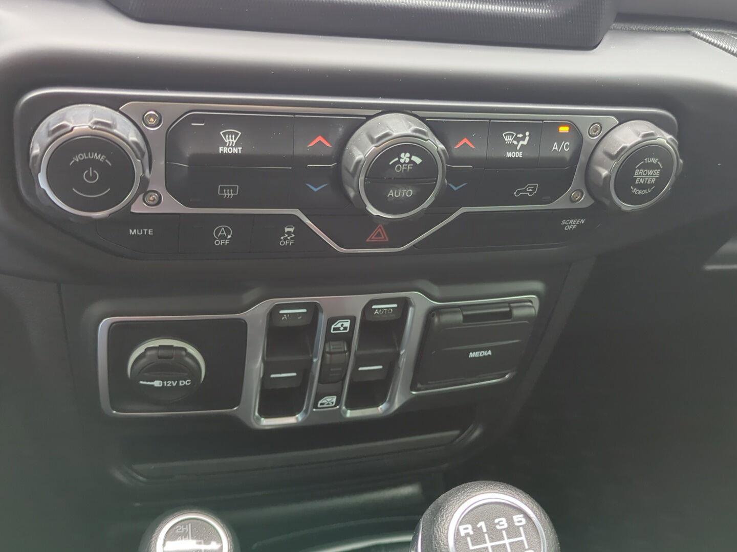 Used 2019 Jeep Wrangler Unlimited Sport S AWD/4WD image 23