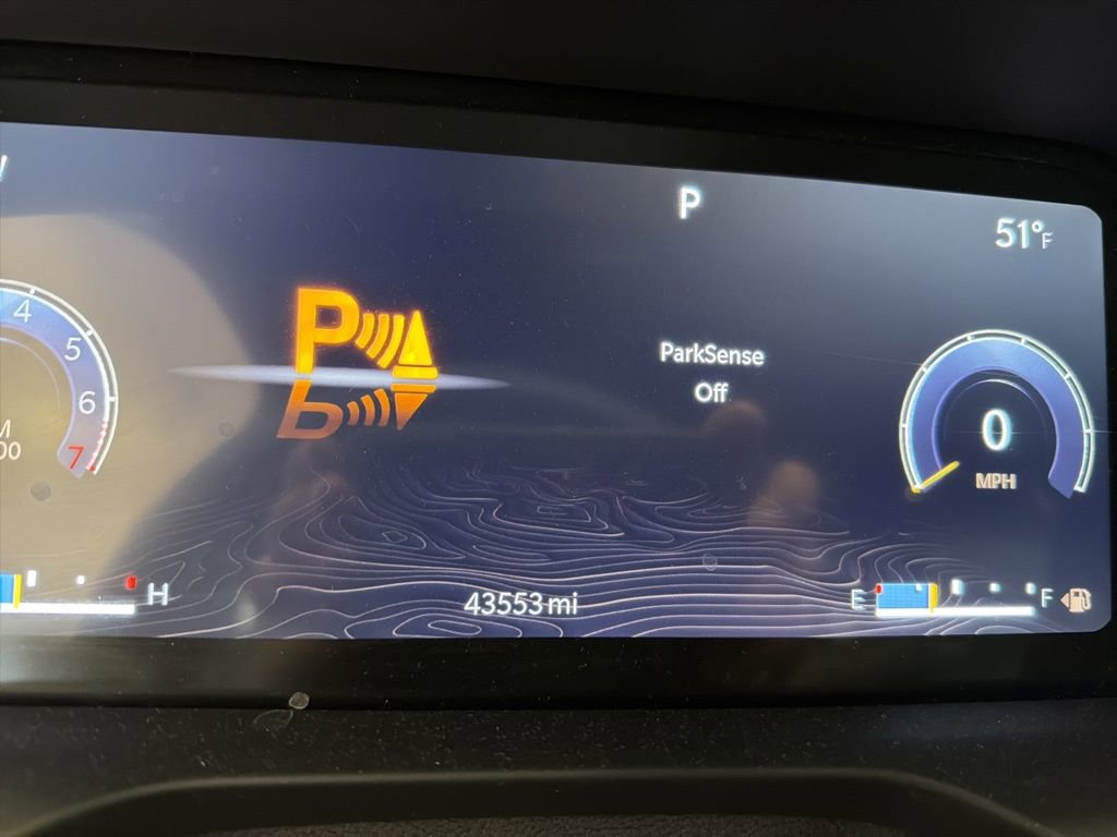 Used 2023 Jeep Grand Cherokee Altitude image 2