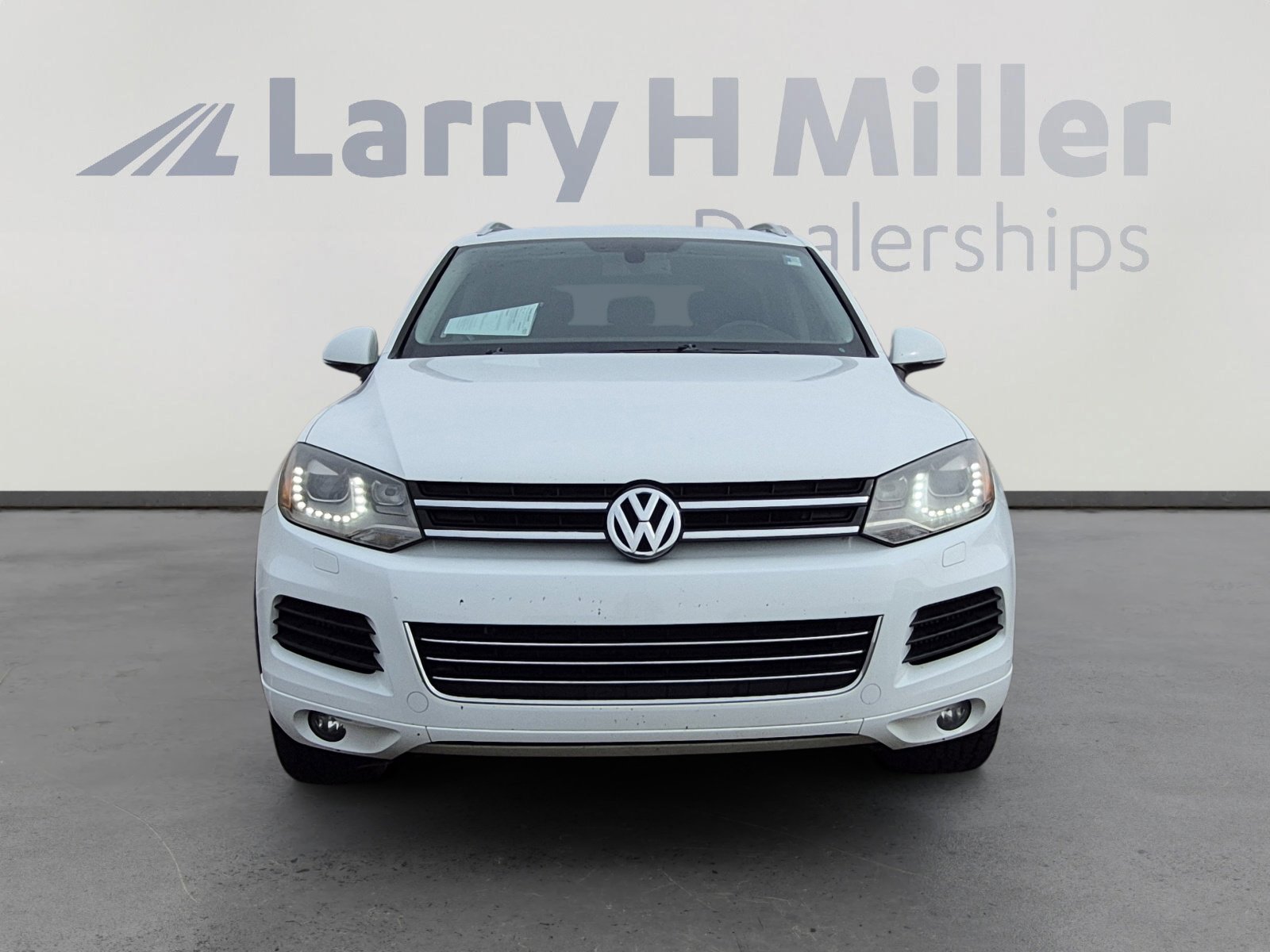 Used 2014 Volkswagen Touareg Sport image 8
