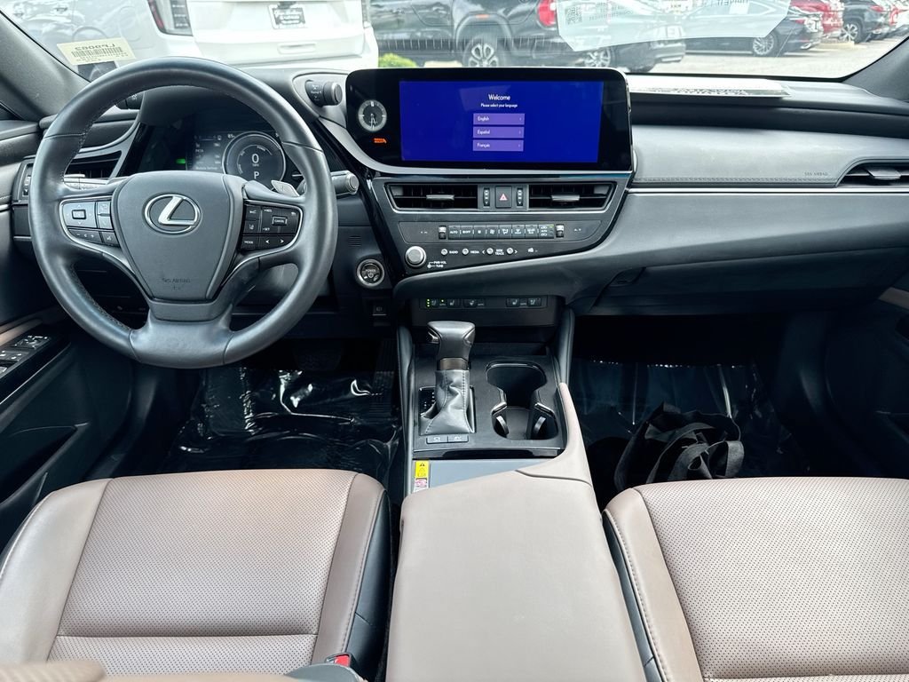 Used 2025 Lexus ES 300h w/ Premium Package FWD image 25