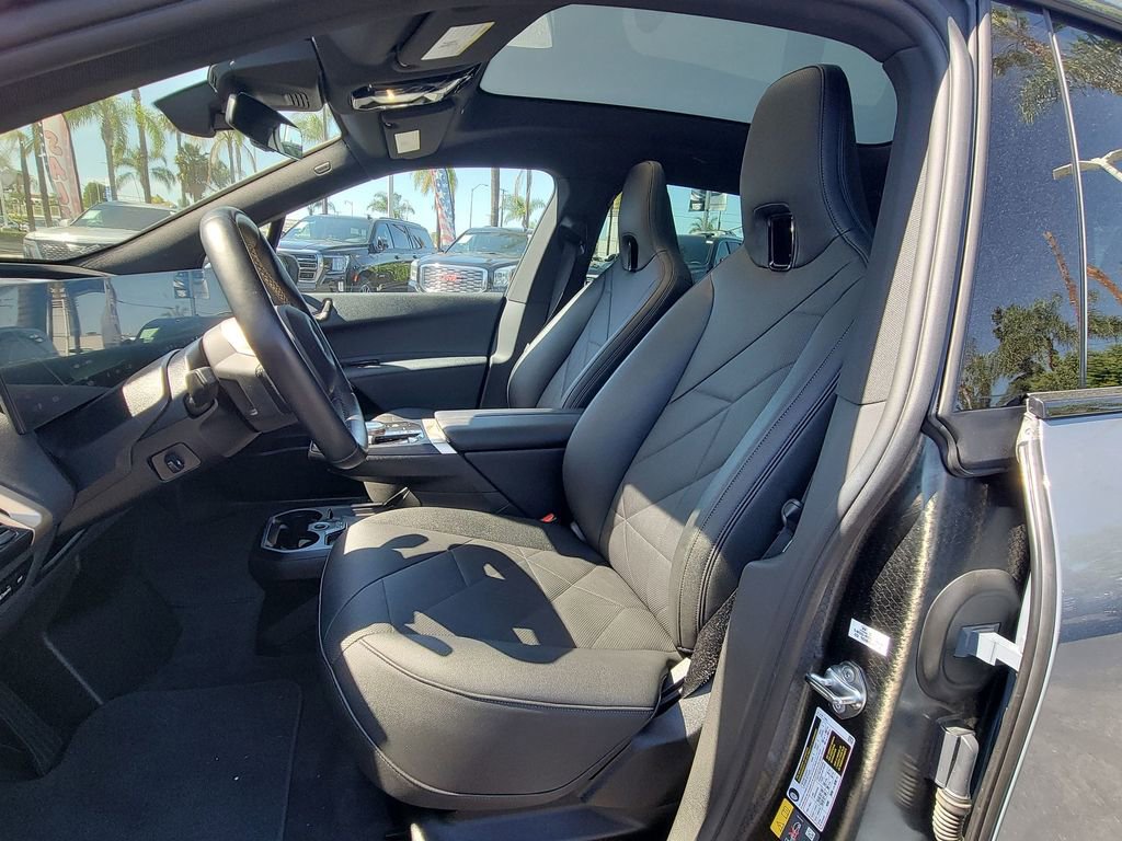 Used 2025 BMW iX xDrive50 image 19