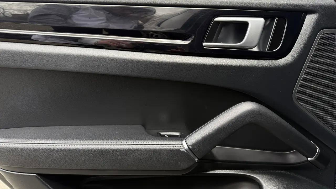 Used 2021 Porsche Cayenne image 18
