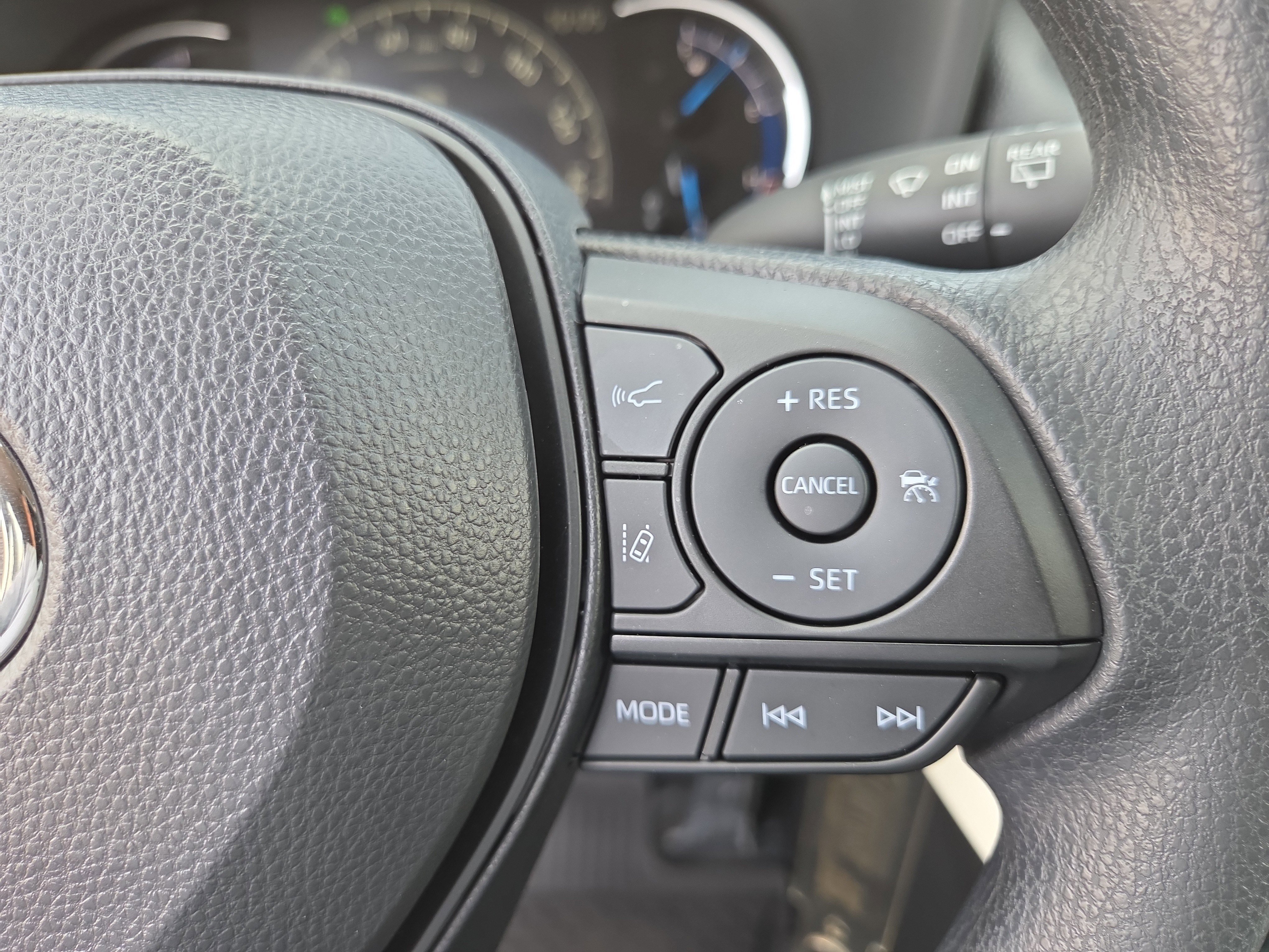 Certified 2025 Toyota RAV4 LE image 29