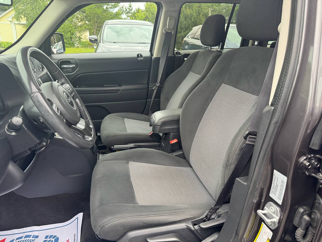 Used 2017 Jeep Patriot Latitude w/ Sun/Sound Group AWD/4WD image 21