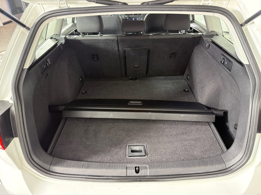 Used 2019 Volkswagen Golf S image 21