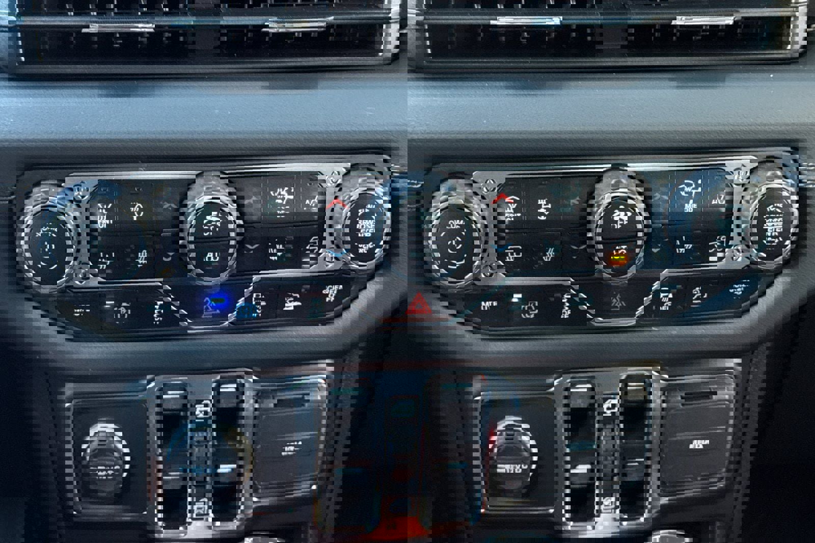 Used 2024 Jeep Wrangler High Altitude AWD/4WD image 24