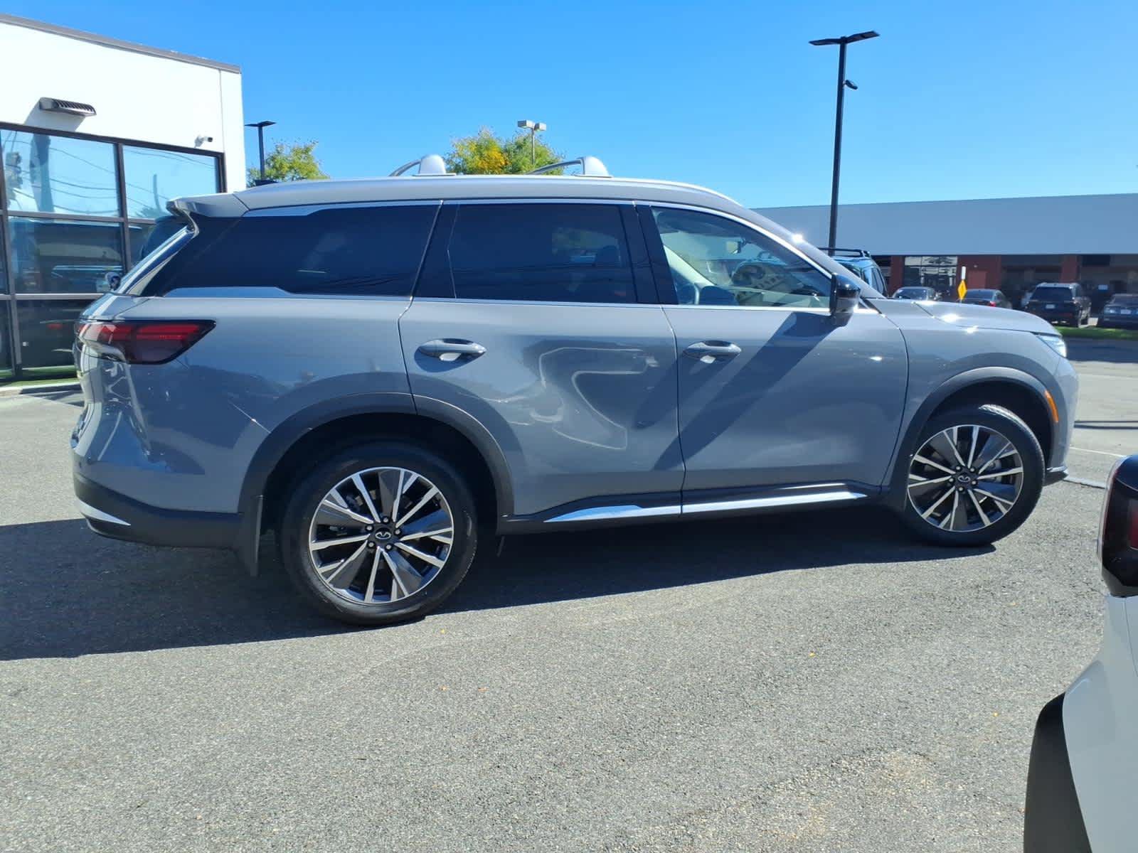 Certified 2026 INFINITI QX60 Luxe w/ Cargo Package AWD/4WD image 4