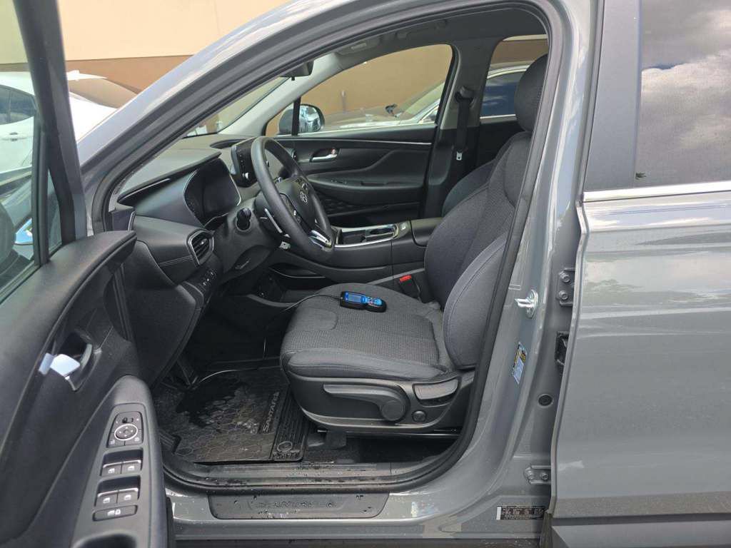 Used 2023 Hyundai Santa Fe SE FWD image 10