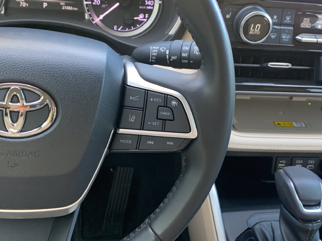 Used 2023 Toyota Highlander XLE FWD image 15