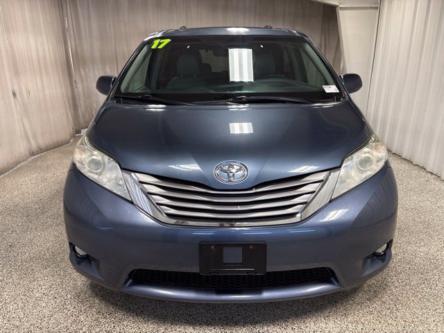 Used 2017 Toyota Sienna XLE w/ XLE Navigation Package FWD image 7