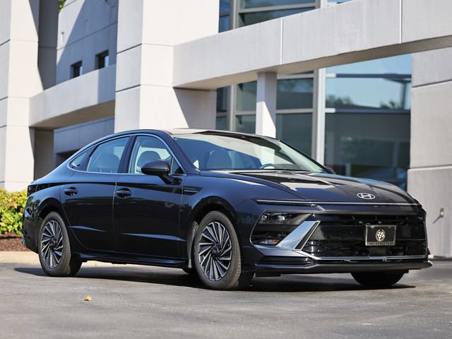 Certified 2025 Hyundai Sonata SEL FWD image 1