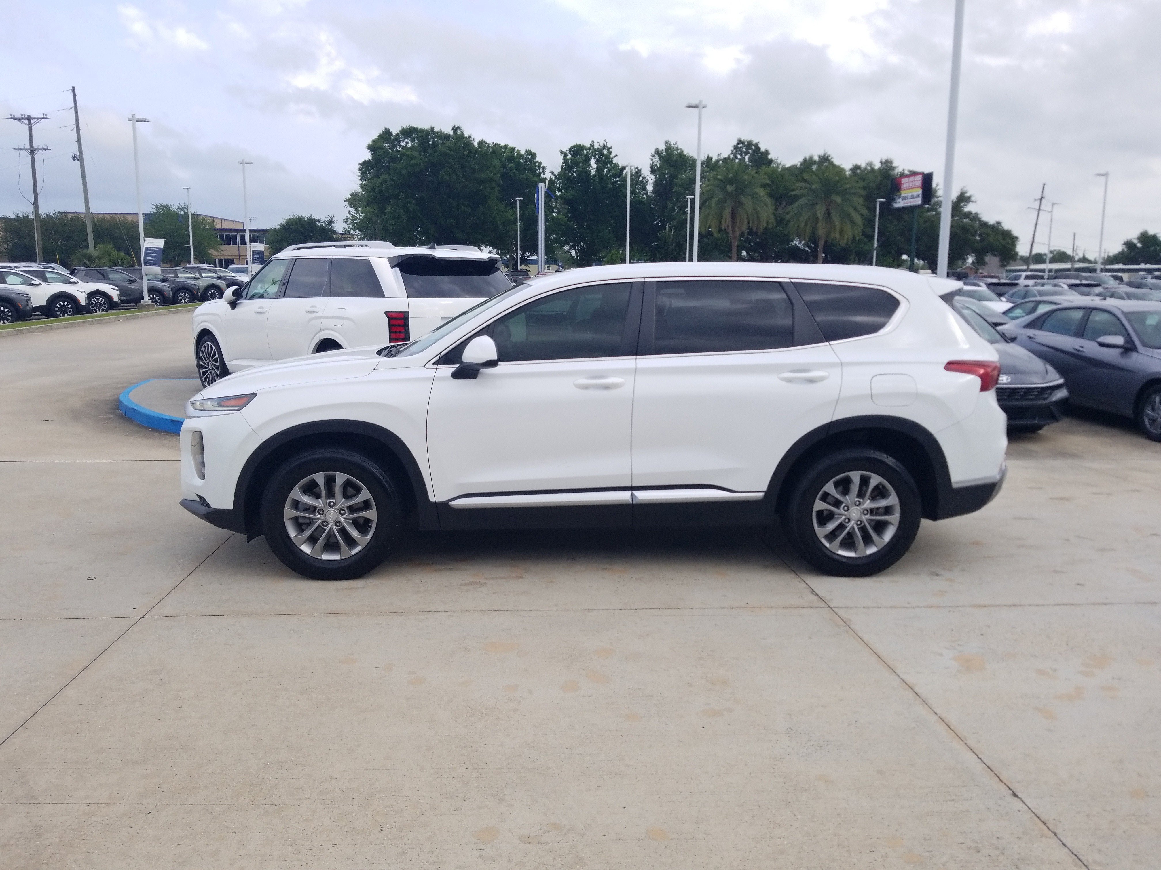 Used 2019 Hyundai Santa Fe SE FWD image 4