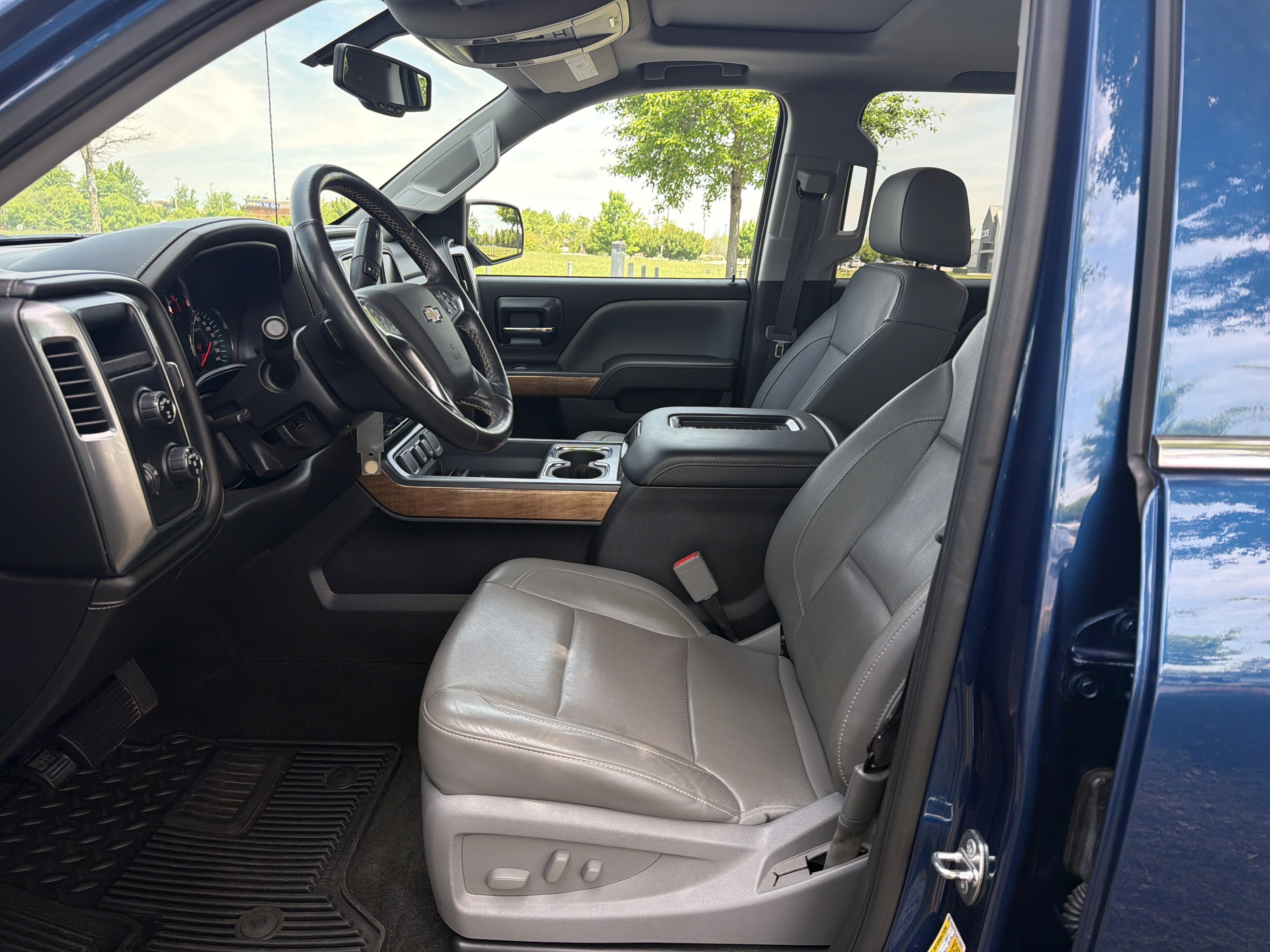 Used 2017 Chevrolet Silverado 1500 LTZ w/ Sport Package AWD/4WD image 24