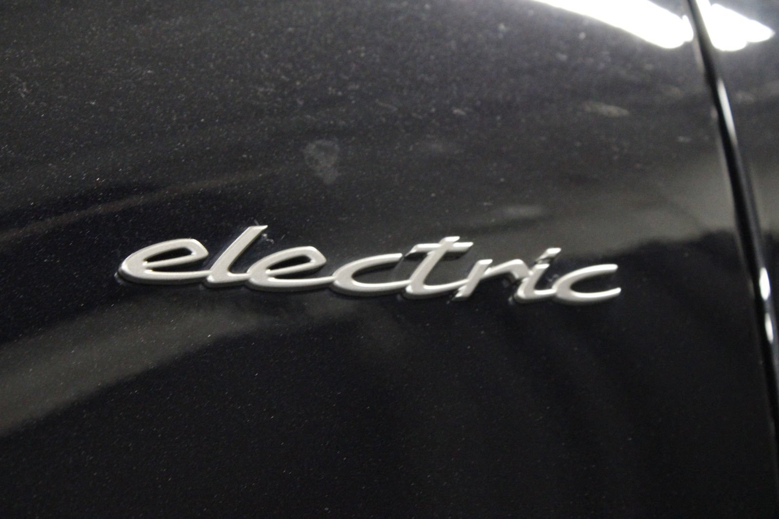 Used 2025 Porsche Macan Turbo Electric AWD/4WD image 13