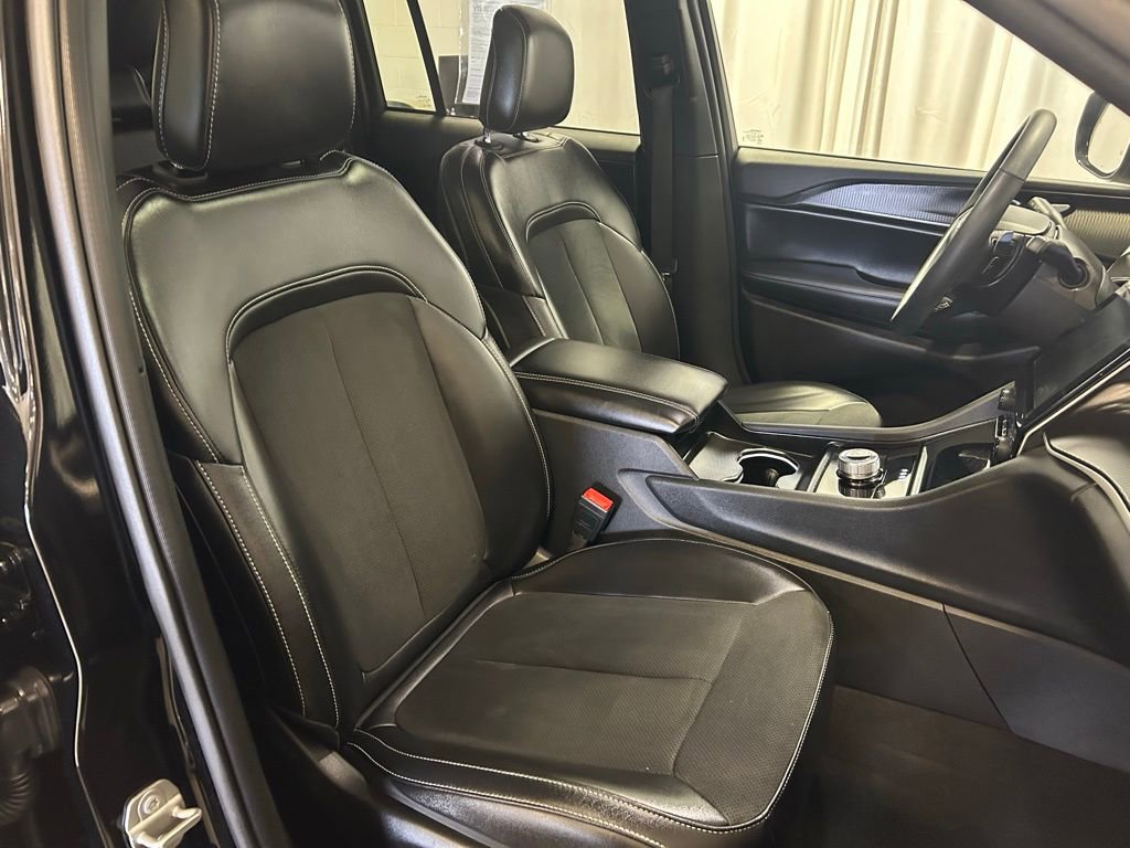 Used 2024 Jeep Grand Cherokee Altitude image 22