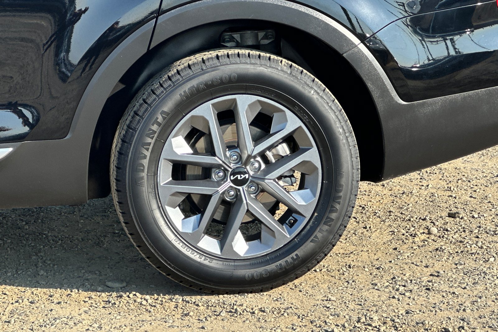 Used 2024 Kia Telluride LX FWD image 28