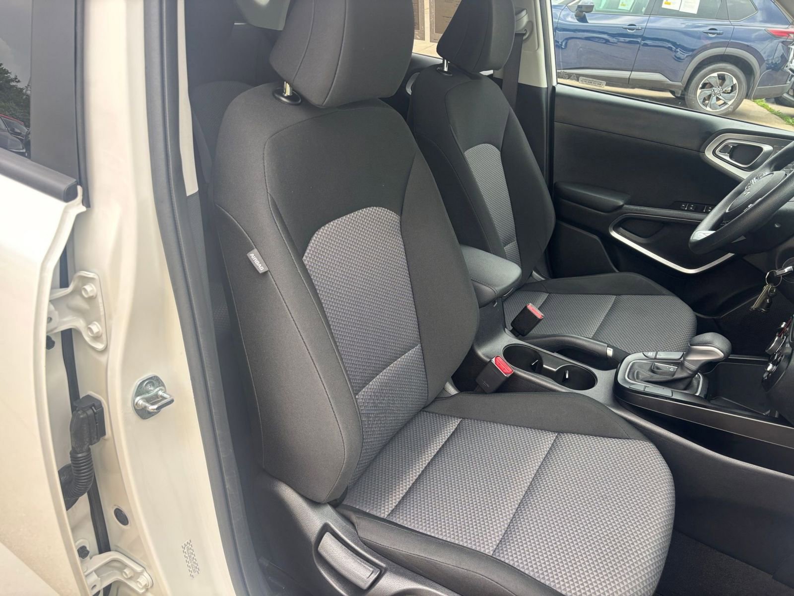 Used 2025 Kia Soul LX w/ LX Technology Package FWD image 34