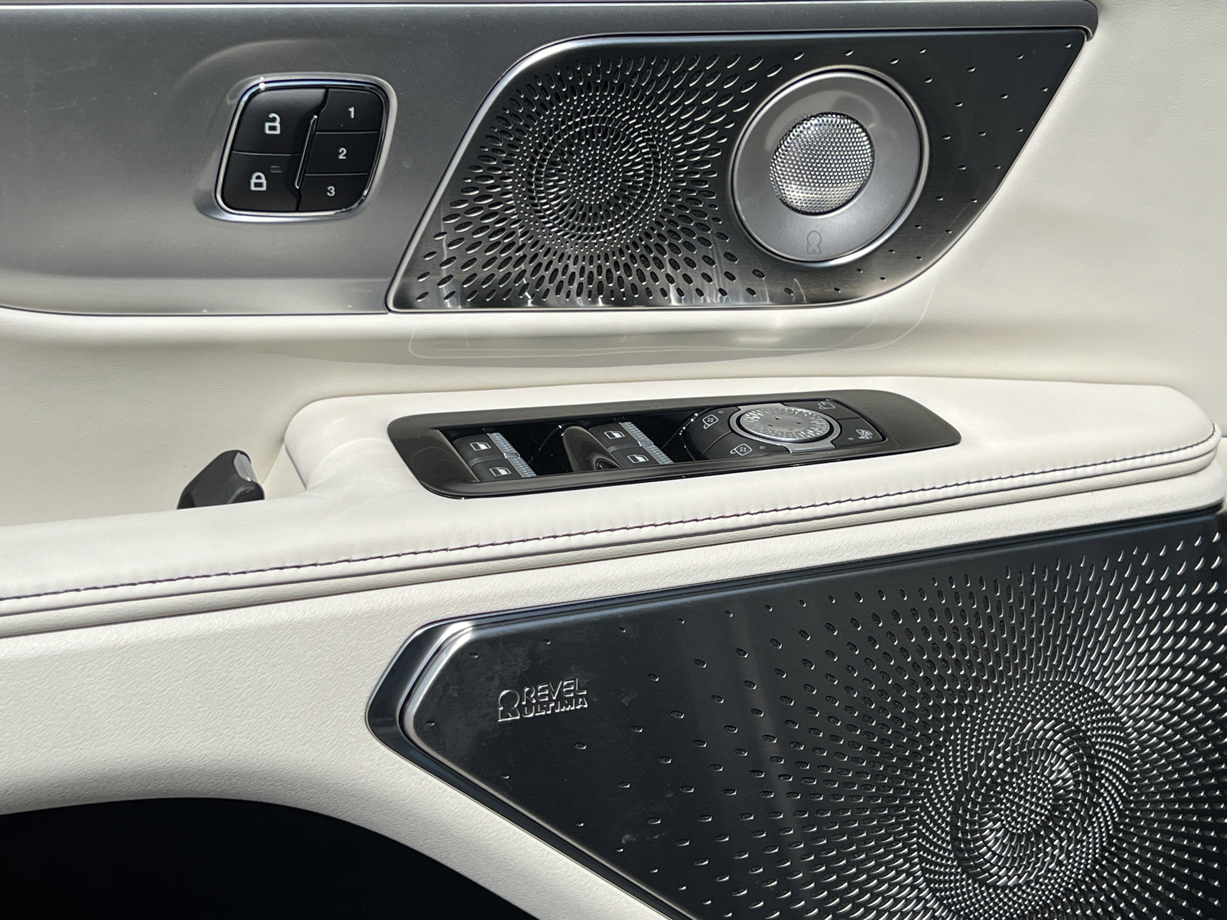 New 2025 Lincoln Nautilus Black Label image 27