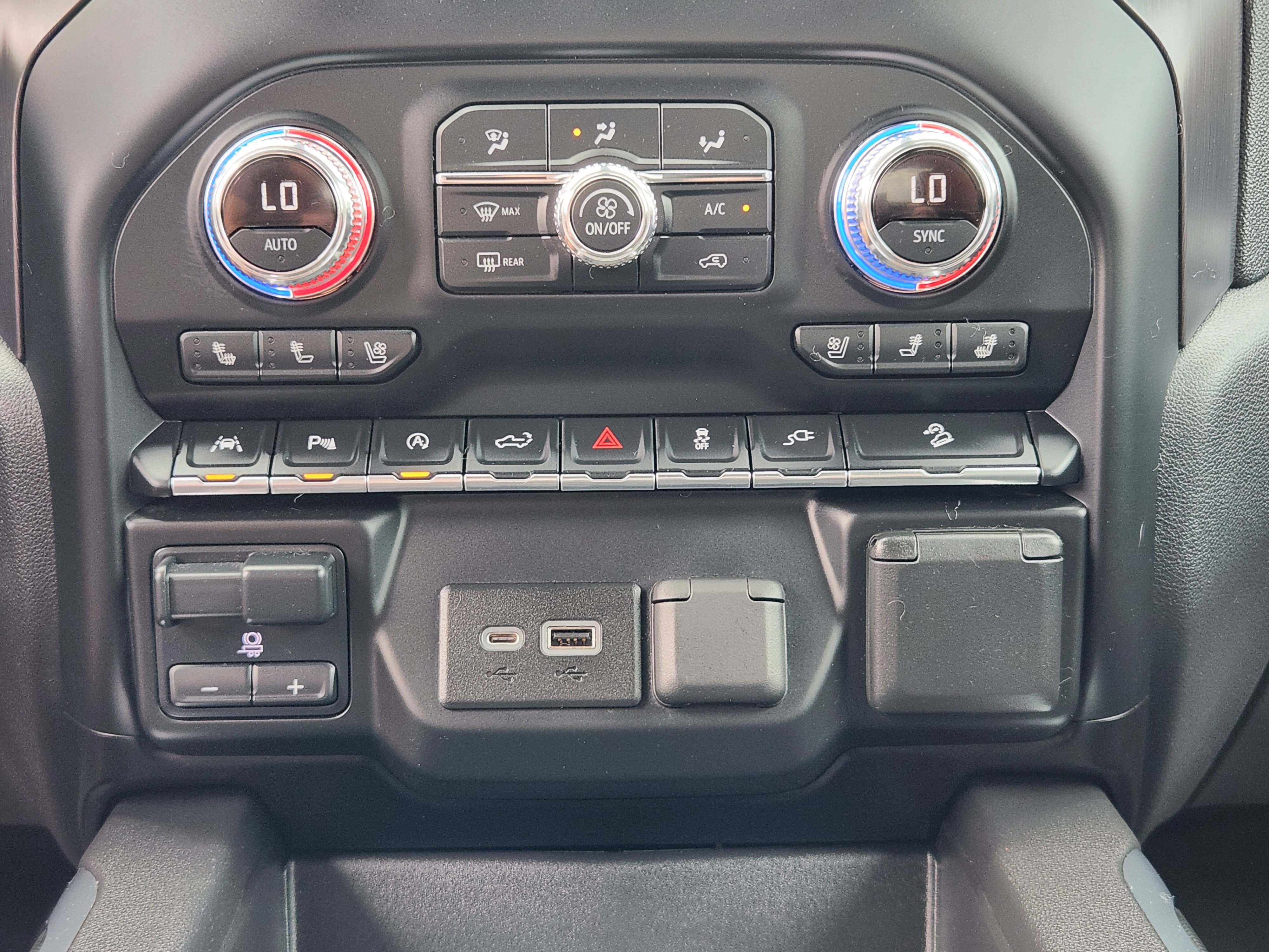 Certified 2020 GMC Sierra 1500 AT4 w/ Driver Alert Package II AWD/4WD image 19