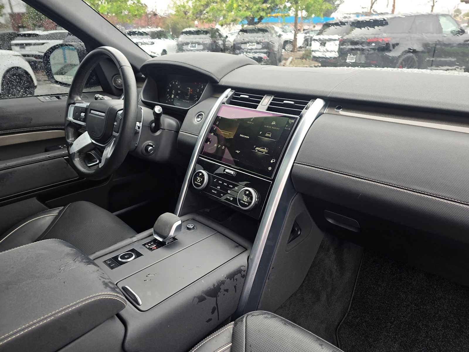 Used 2023 Land Rover Discovery Metropolitan Edition image 12