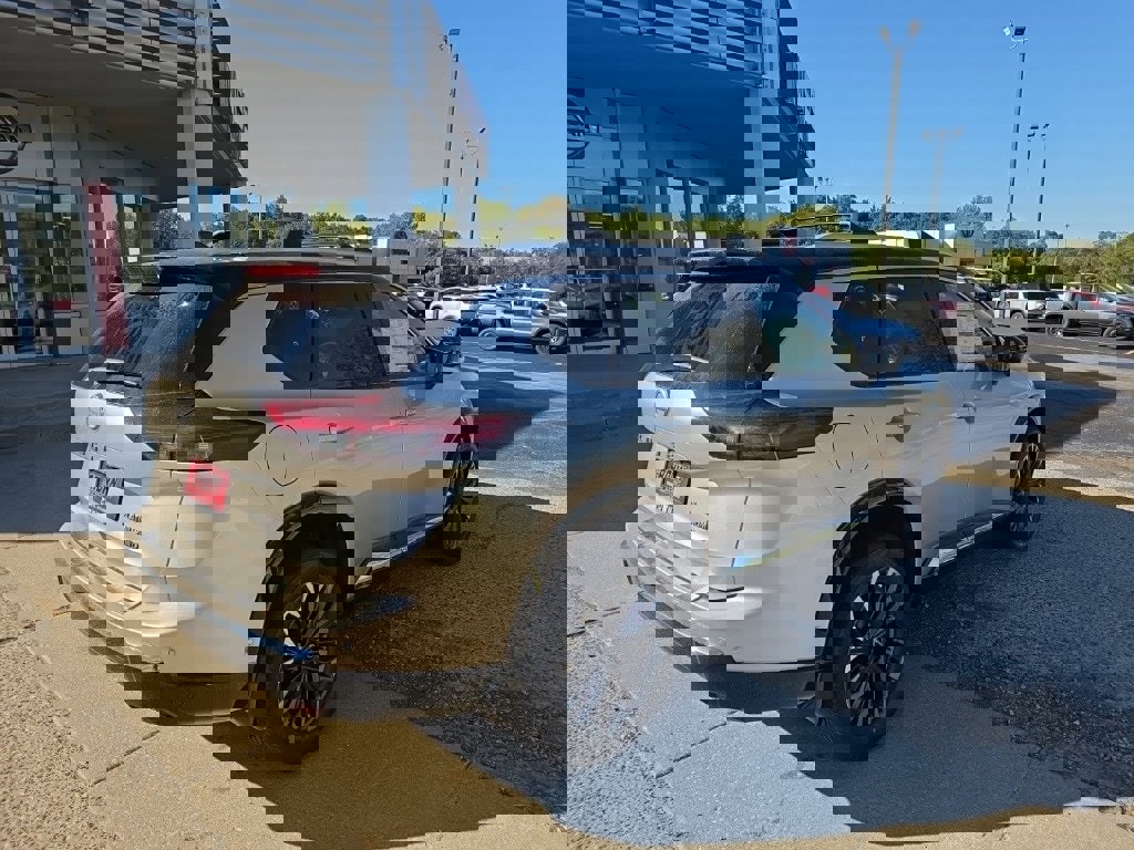 New 2026 Nissan Rogue Platinum image 4