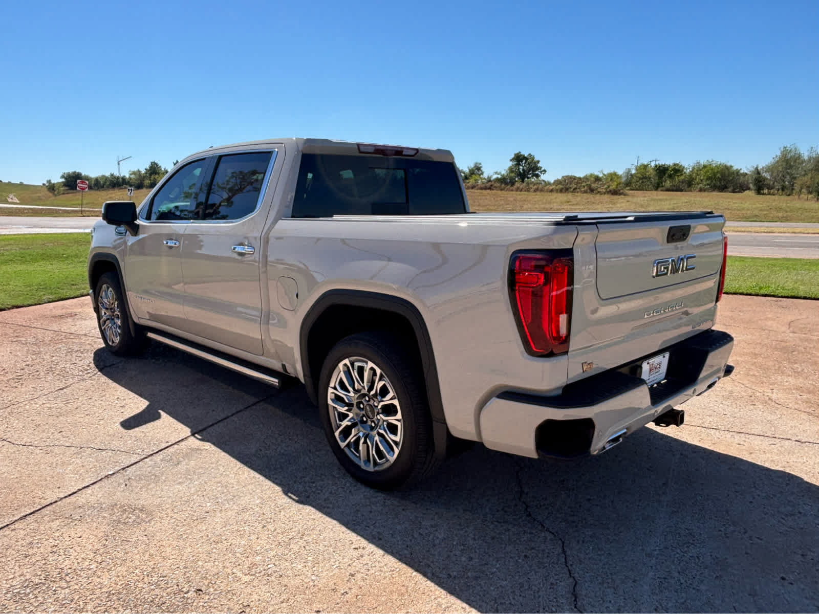 Used 2026 GMC Sierra 1500 Denali Ultimate AWD/4WD image 5