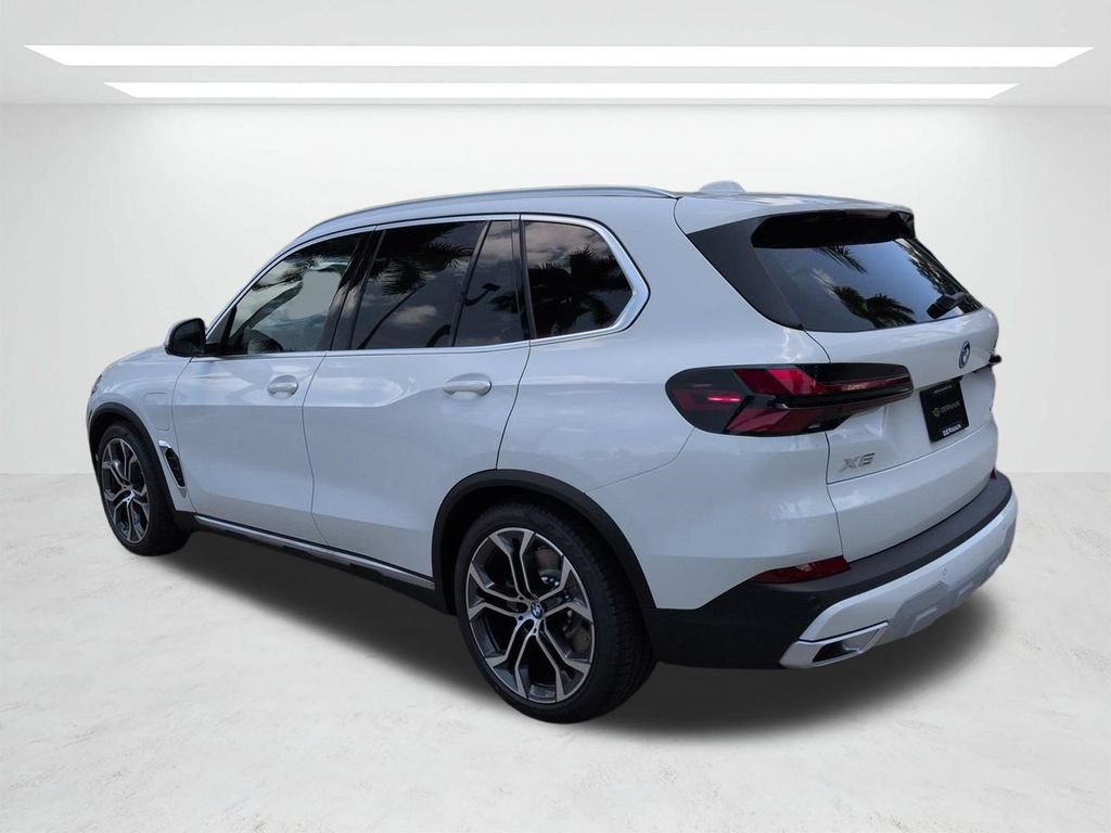 New 2026 BMW X5 xDrive50e w/ Climate Comfort Package AWD/4WD image 6