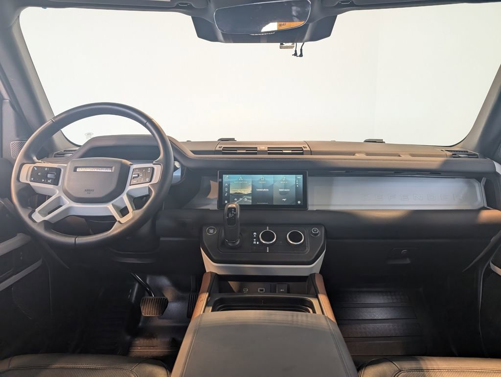 Used 2024 Land Rover Defender 110 SE image 15
