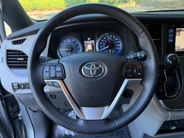 Used 2015 Toyota Sienna XLE w/ XLE Navigation Package FWD image 14