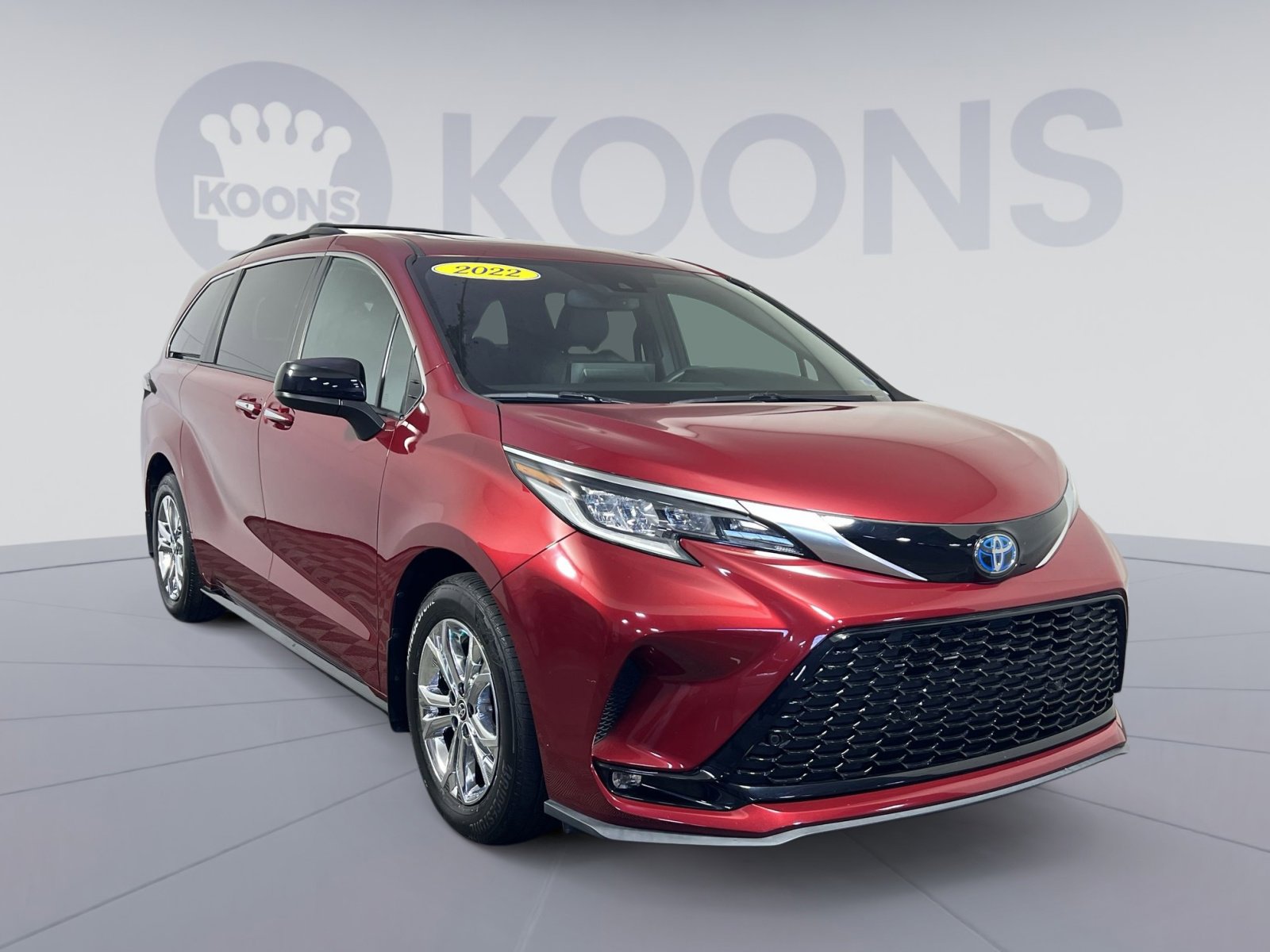 Used 2022 Toyota Sienna XSE AWD/4WD image 1