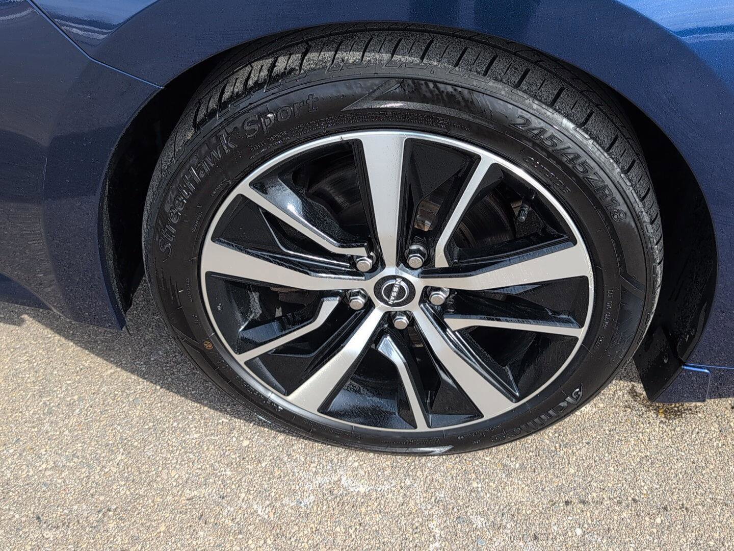 Used 2023 Nissan Maxima SL image 11