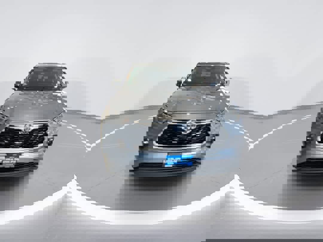 Used 2020 Toyota Highlander XLE image 3