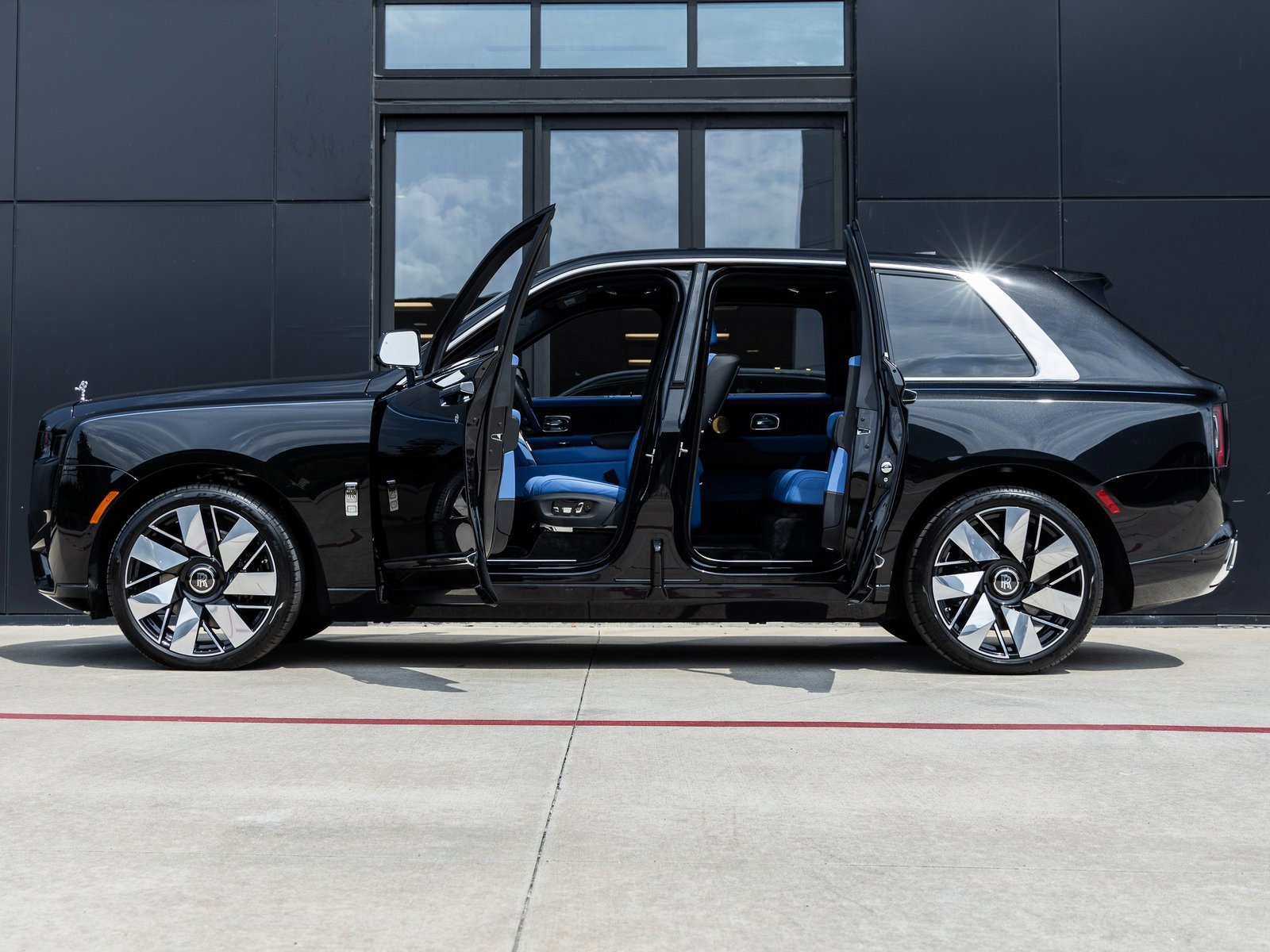 New 2026 Rolls-Royce Cullinan image 11