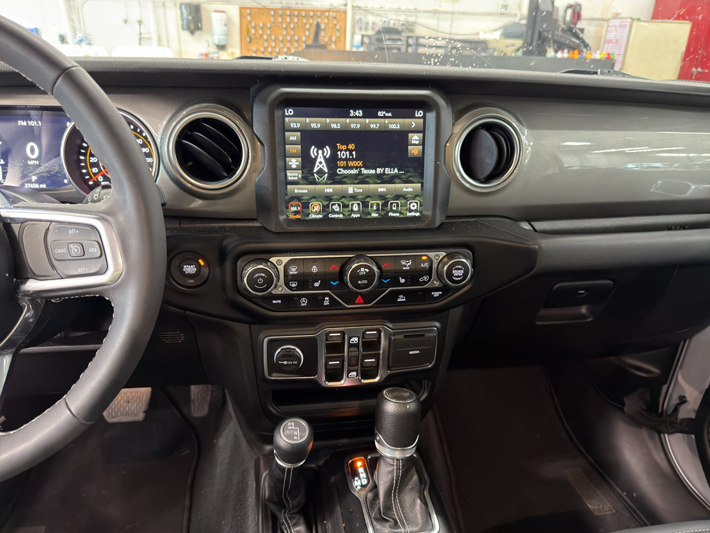 Used 2023 Jeep Wrangler Unlimited Sahara w/ Cold Weather Group AWD/4WD image 7