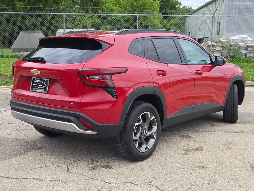 Used 2026 Chevrolet Trax LT w/ LT Convenience Package FWD image 10