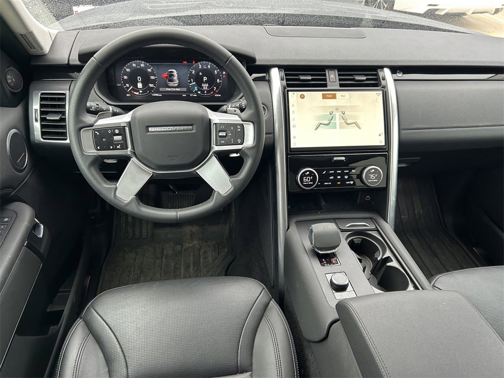 Used 2024 Land Rover Discovery S image 18