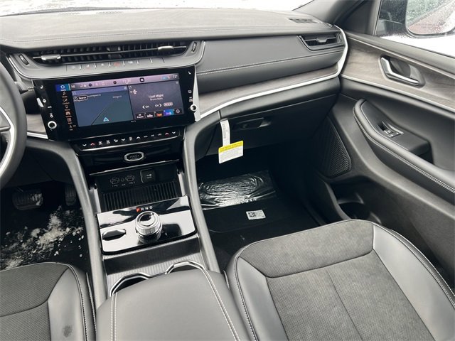 New 2026 Jeep Grand Cherokee Altitude image 30