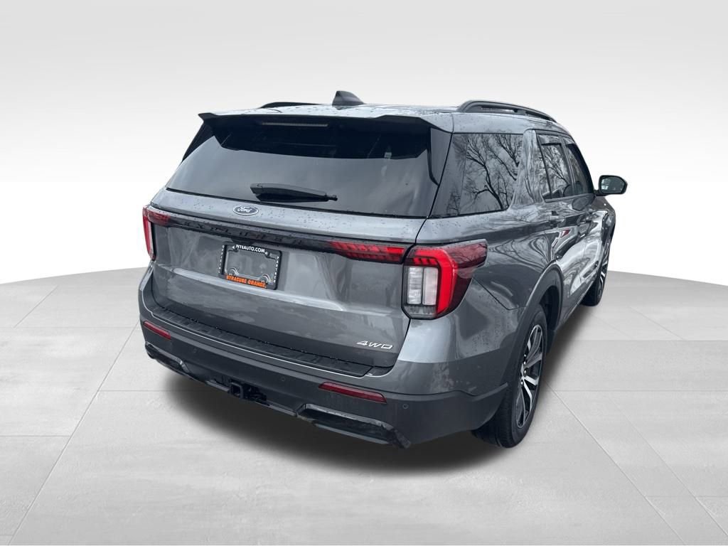 Used 2025 Ford Explorer ST-Line image 5