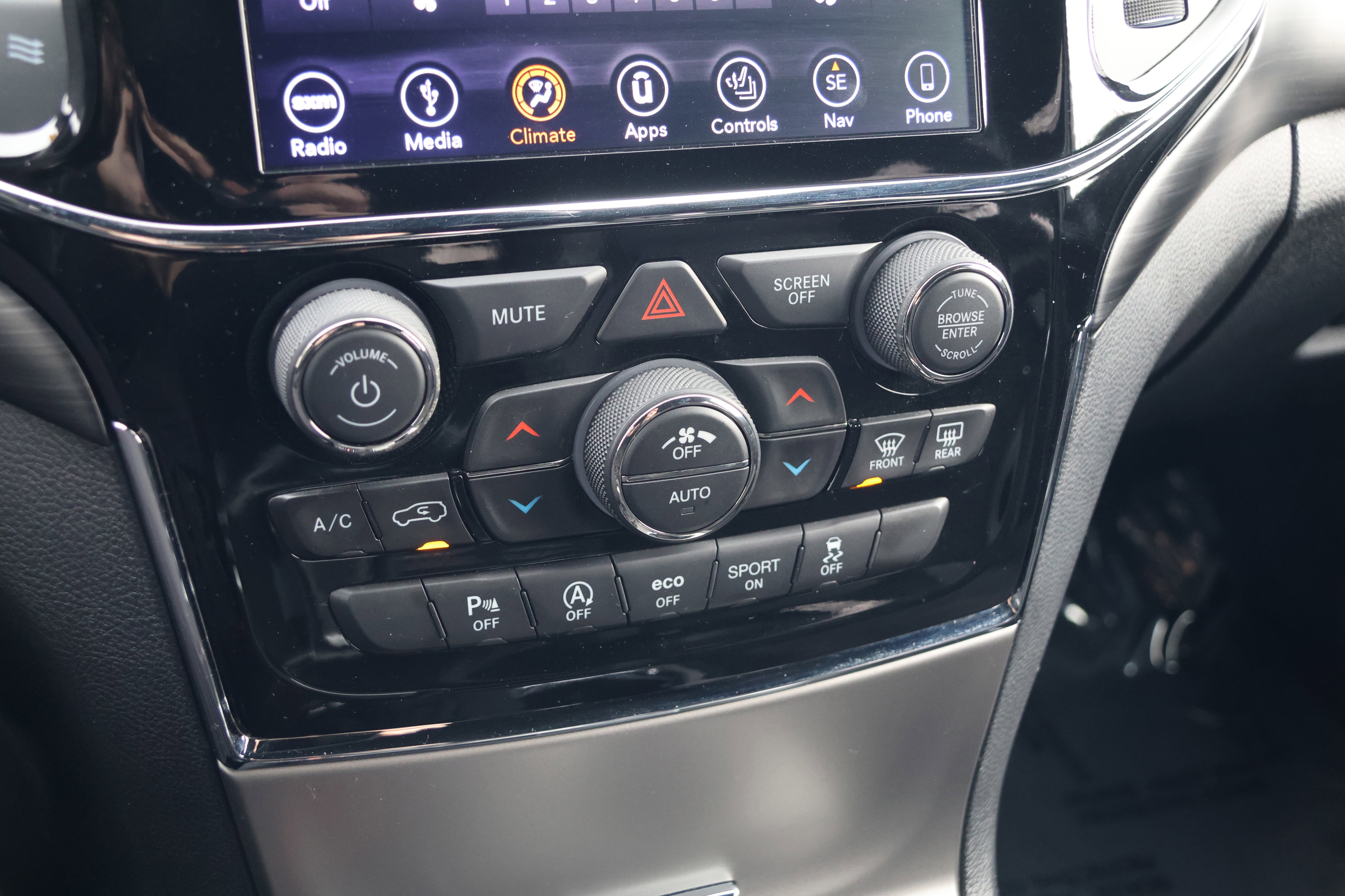 Used 2019 Jeep Grand Cherokee Altitude image 25