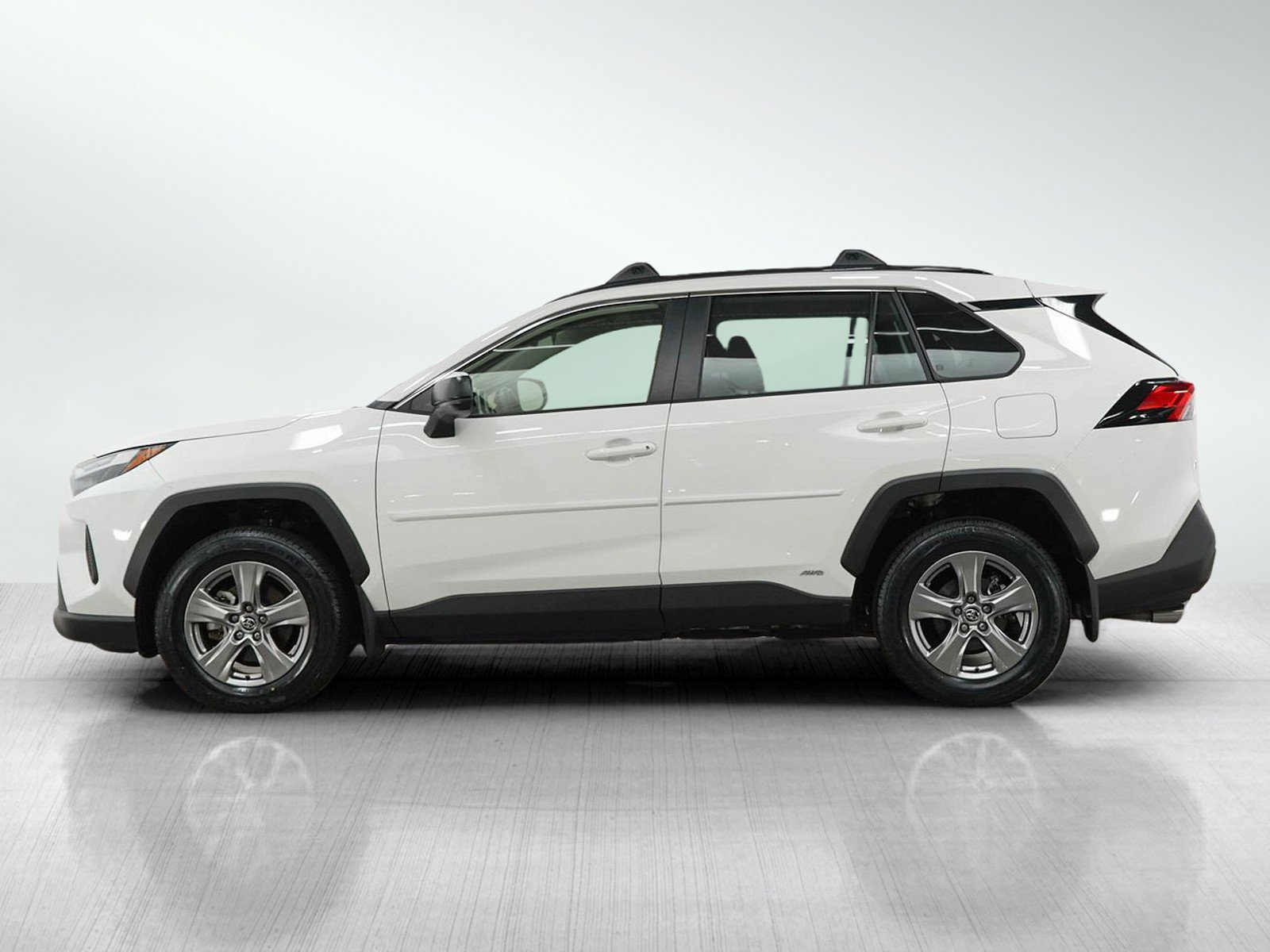 Used 2025 Toyota RAV4 LE AWD/4WD image 2