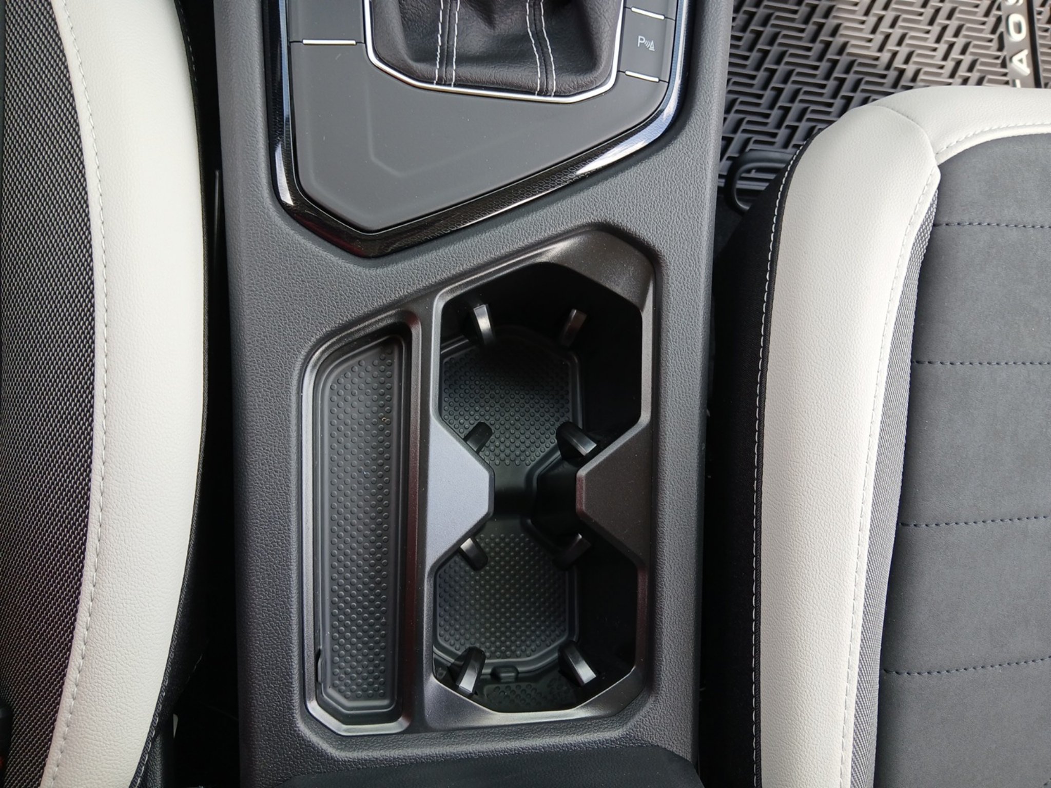 New 2027 Volkswagen Taos SE FWD image 17