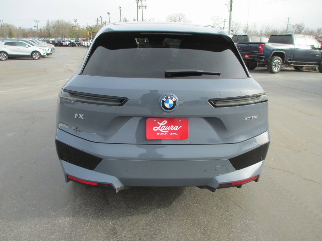 Used 2022 BMW iX xDrive50 w/ Premium Package image 6
